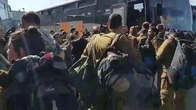עומסים באוטובוסים בעקבות שביתה ארצית של רכבת ישראל (צילום: אילנה קוריאל)
