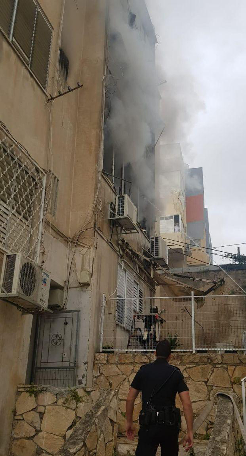 שריפה בבניין בחיפה (צילום: משטרת ישראל)