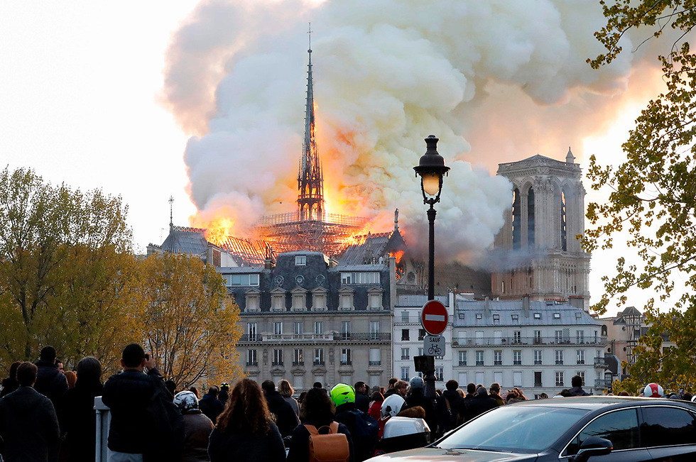 Пожар в соборе Парижской Богоматери. Фото: AFP