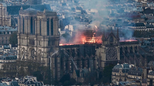 Пожар в соборе Парижской Богоматери. Фото: AFP