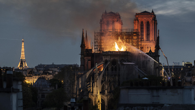 Notre Dame on fire (Photo: Getty) (Photo: Getty Images)