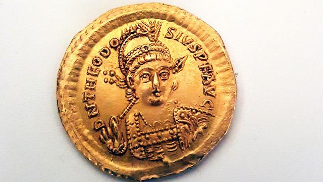 Монета, найденная школьниками. Фото: Нир Дистельфельд, Управление древностей