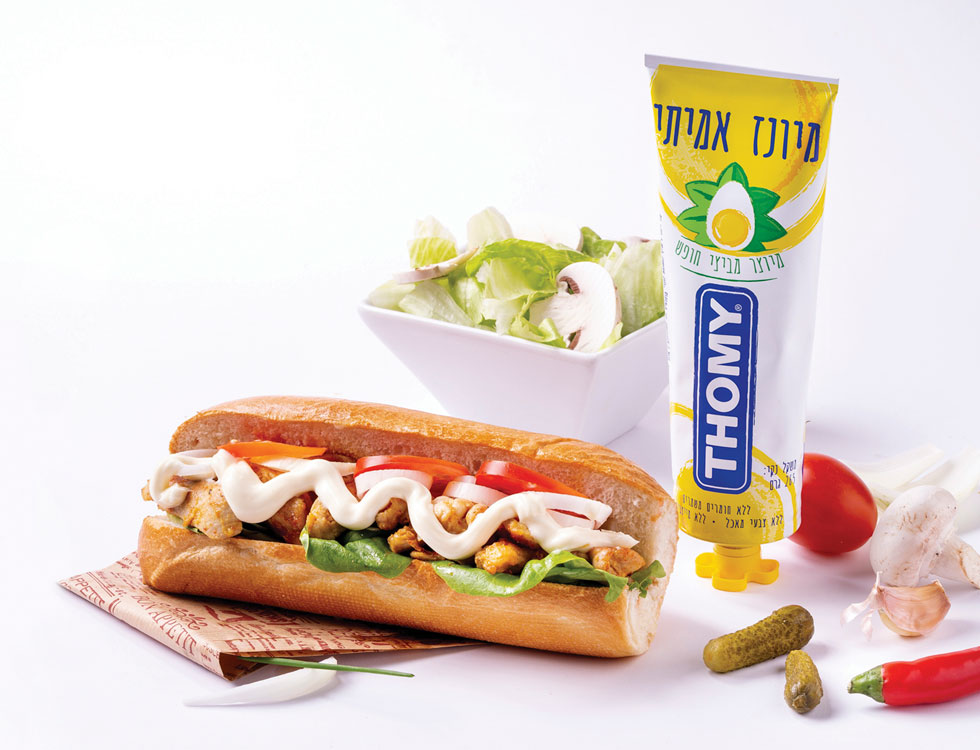 מיונז טומי בשפופרת - טעים ונוח לשימוש (צילום: בועז לביא, מתכון וסגנון: עמית דונסקוי) מיונז טומי בשפופרת - טעים ונוח לשימוש (צילום: בועז לביא, מתכון וסגנון: עמית דונסקוי)