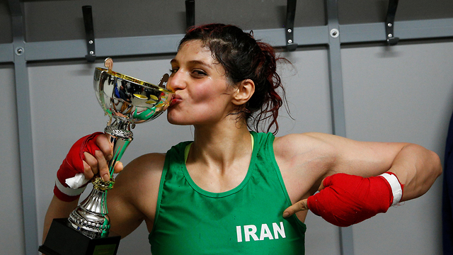 איראן מתאגרפת איגרוף אגרוף סדף חאדם לא חוזרת הביתה צו מעצר (צילום: רויטרס)