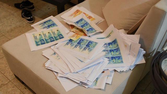Фальшивые банкноты. Фото: пресс-служба полиции