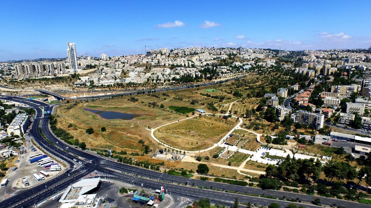 פארק הצבאים בירושלים (צילום: דב גרינבלט, החברה להגנת הטבע)