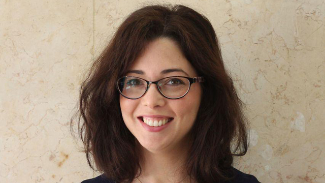 עו״ד עמית קובו־רום, מנהלת הקו הפתוח לזכויות נשים בעבודה של שדולת הנשים בישראל (צילום: דנה שמעוני)