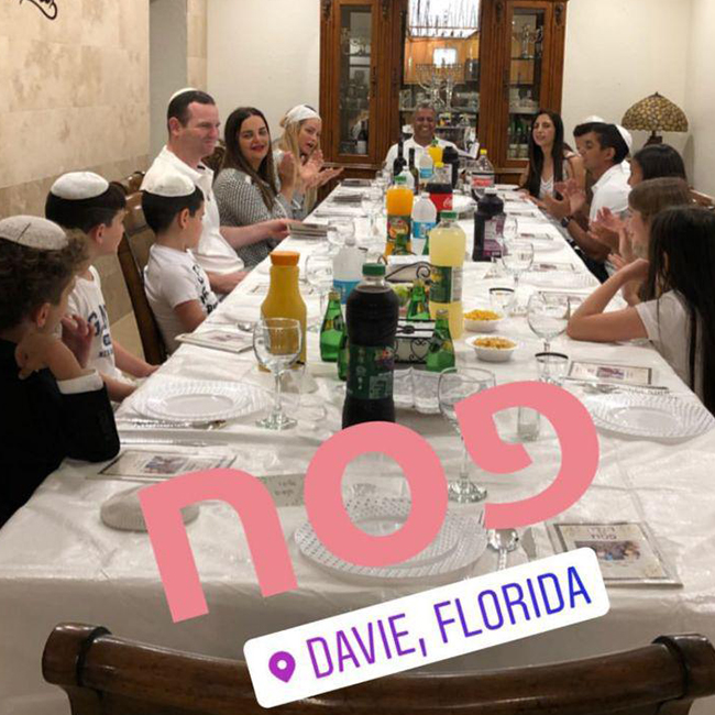 אופירה אסייג ובעלה גילי מנקין חוגגים סדר פסח יחד במיאמי אופירה אסייג ובעלה גילי מנקין חוגגים סדר פסח יחד במיאמי
