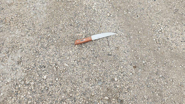 הסכין של נסיון פיגוע הדקירה בצומת תפוח (צילום: דוברות המשטרה)
