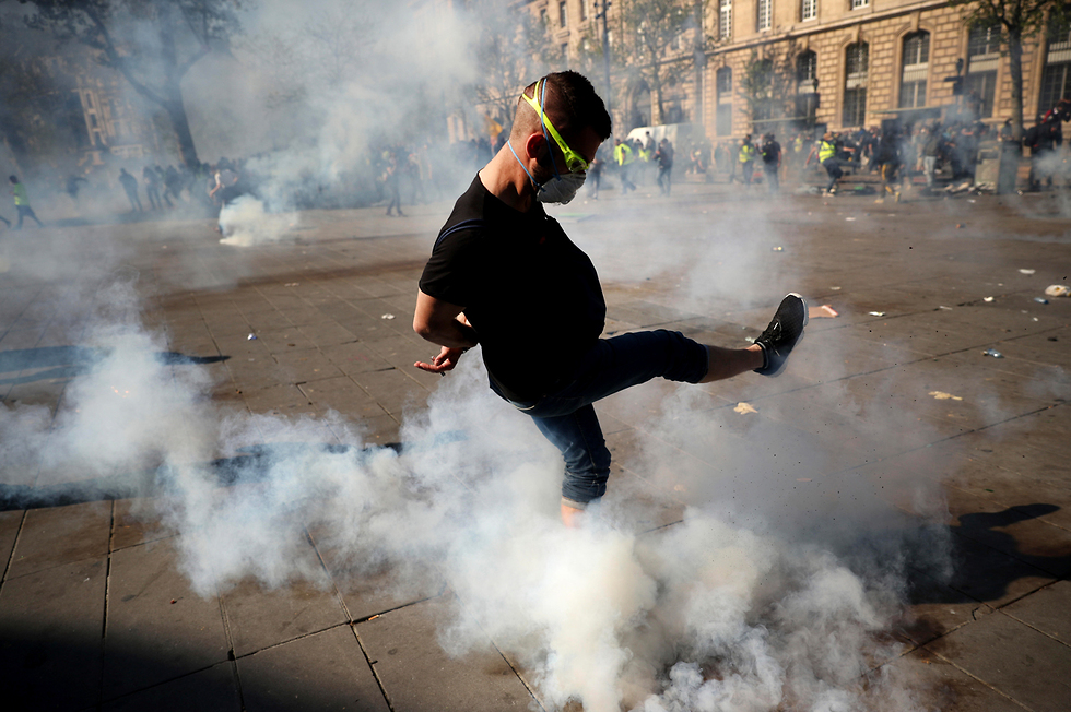 הפגנות פריז האפודים הצהובים מחאה הפגנה (צילום: AP )