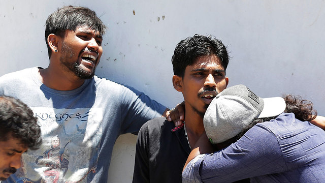 Семьи погибших на Шри-Ланке. Фото: AP