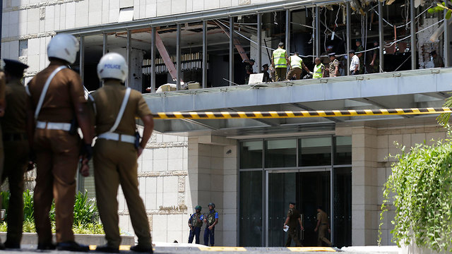 ההרס ב Shangri-la hotel  בעקבות הפיצוץ בקולומבו, סרי לנקה  (צילום: AP)
