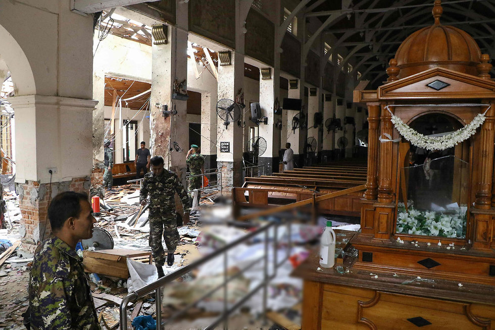 הרס ונזקים בעקבות הפיצוץ בכנסיית Kochchikade (צילום: AFP)