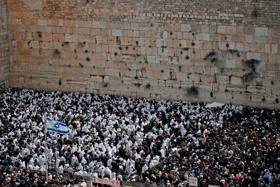Благословение коэнов у Стены плача в Иерусалиме. Фото: AFP. Архив