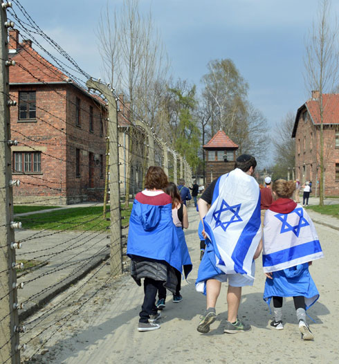 בני נוער ישראלים במסע לפולין (צילום: משה מילנר, לעמ)