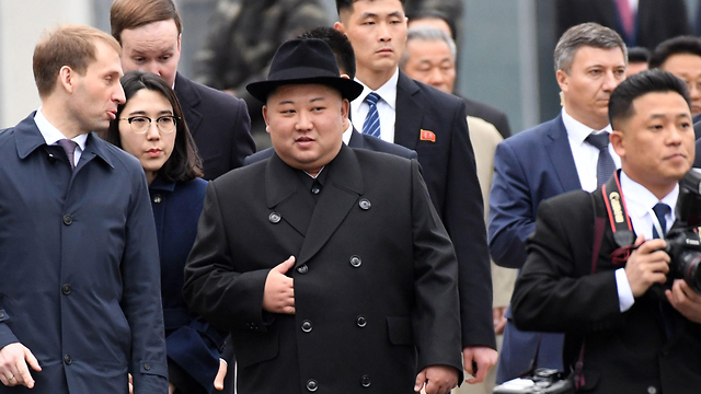 שליט צפון קוריאה קים ג'ונג און מגיע ל ולדיווסטוק ב רוסיה לקראת הפגישה עם ולדימיר פוטין (צילום: AFP)