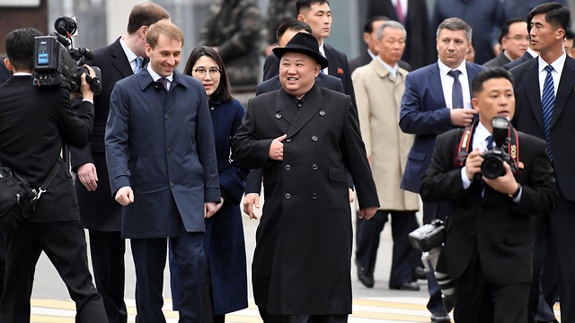 שליט צפון קוריאה קים ג'ונג און מגיע ל ולדיווסטוק ב רוסיה לקראת הפגישה עם ולדימיר פוטין (צילום: AFP)