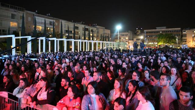 עצרת זיכרון אסון נחל צפית כיכר הבימה תל אביב  (צילום: מוטי קמחי )
