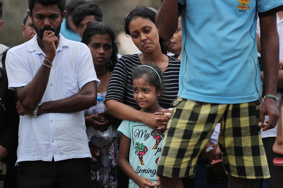 На похоронах жертв терактов в Коломбо. Фото: AP
