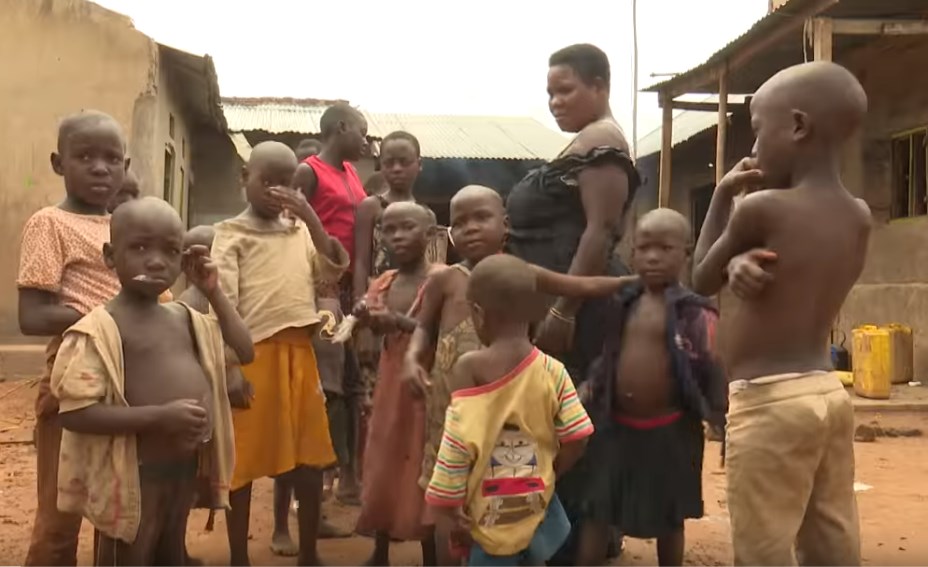 Мариам и ее 38 детей. Фото: кадр видео