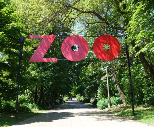 שלט גן החיות כיום (צילום: מיכאל יעקובסון)