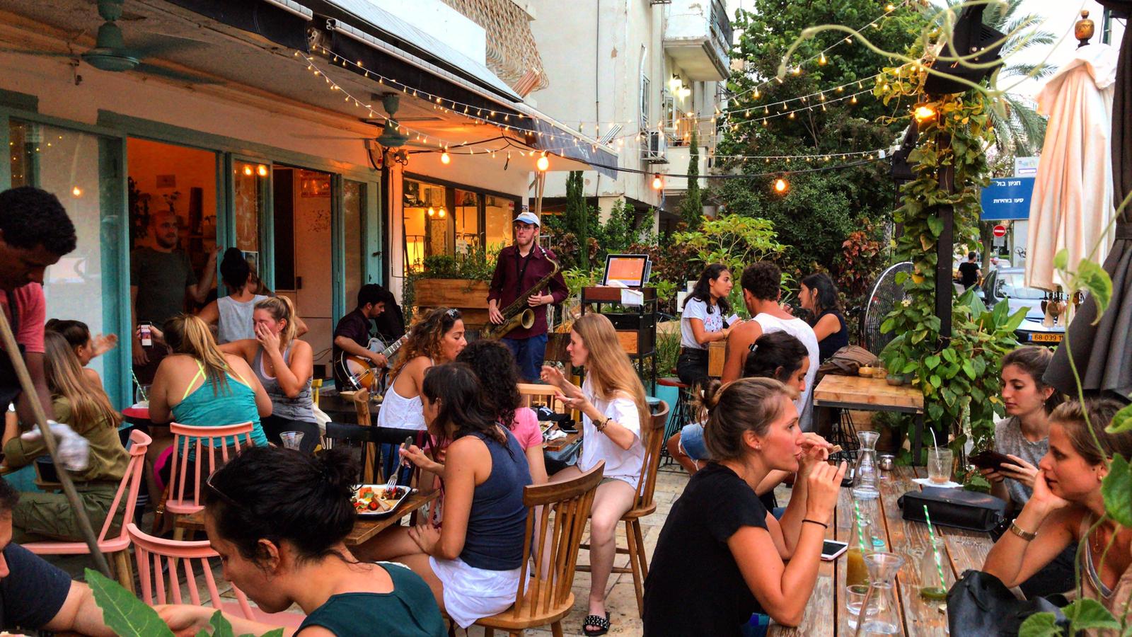 בתי קפה בתל אביב (צילום: יח
