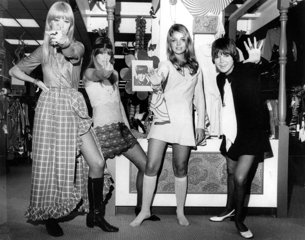 "לא היה לי מושג שחצאית המיני תוביל למהפכה. פשוט חשבתי שזה נראה טוב יותר. זה היה שייך לדרך שבה חיינו בצ'לסי, ולונדון היתה אז המקום המסעיר ביותר לחיות בו". מרי קוואנט, 1968 (צילום: AP)