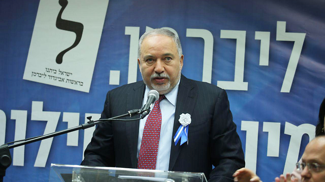 ישיבת סיעה של מפלגת ישראל ביתנו  הצהרה של אביגדור ליברמן  (צילום: מוטי קמחי)