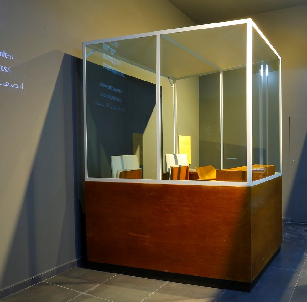 תא הזכוכית המקורי ממשפט הנאצי אייכמן במוזיאון לוחמי הגטאות (צילום: אוצרות הגליל)