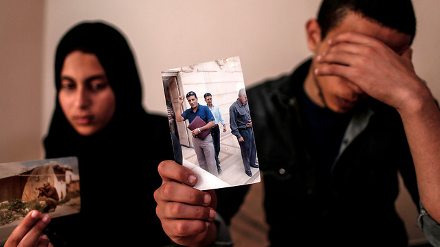 משפחתו של זכי מובארק חסן, שנהרג בכלא הטורקי אחרי שנחשד בריגול ()