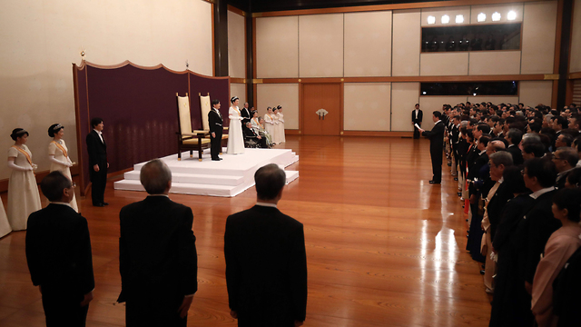 יפן קיסר חדש נרוהיטו קיסרית מסאקו (צילום: AFP)