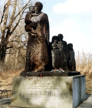 פסל יאנוש קורצ'אק בוורשה (צילום: אורי ברקוביץ)