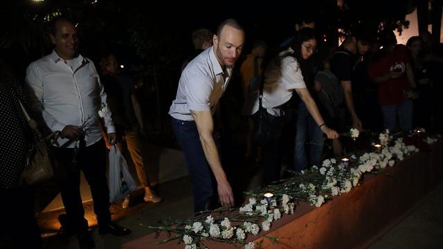 טקס יום הזיכרון לשואה לזכר קורבנות הקהילה הגאה בגן מאיר בתל אביב (צילום: מוטי קמחי)