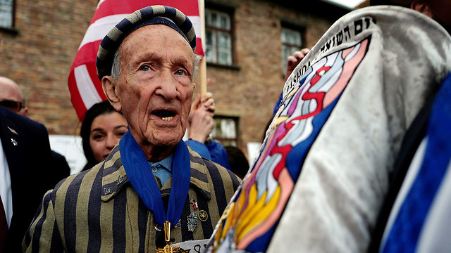 מצעד החיים אושוויץ פולין (צילום: רויטרס)