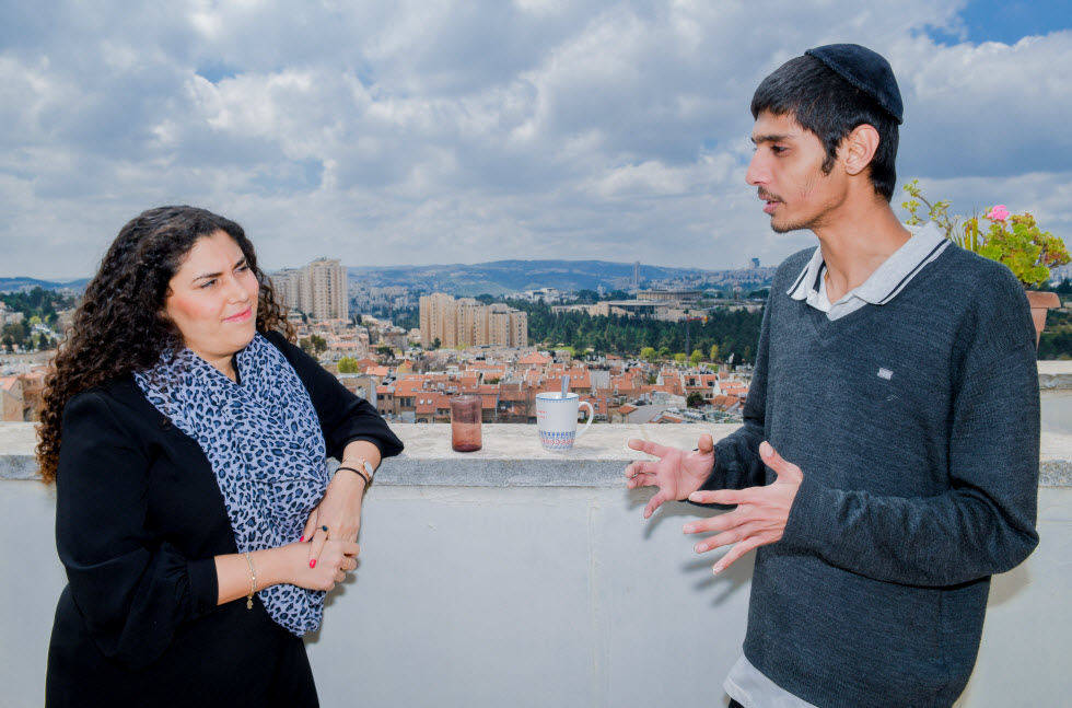 זאב גלסורקר וענת גלעד על הגג הירושלמי.  (צילום: רפי קוץ)