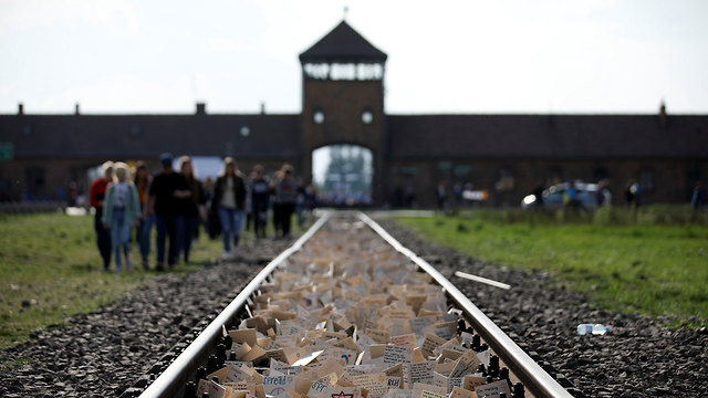 מצעד החיים אושוויץ פולין (צילום: EPA)