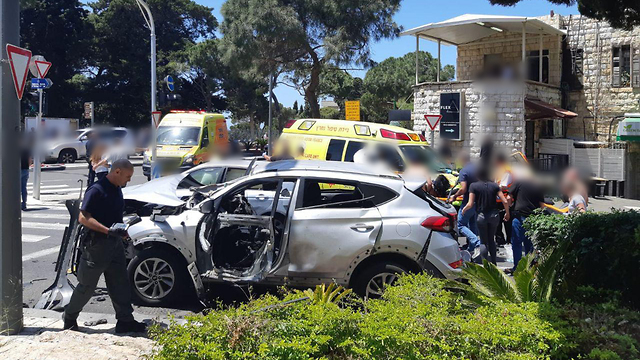 פיצוץ רכב במרכז העיר חיפה (צילום: איחוד הצלה)
