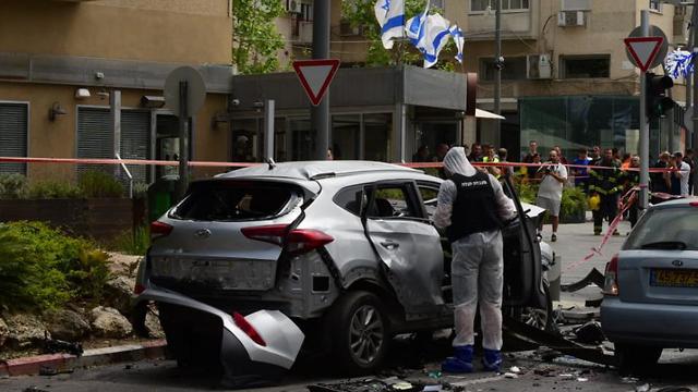 פיצוץ רכב במרכז העיר חיפה (צילום: נחום סגל )