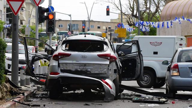 В Хайфе взорван автомобиль. Фото: Нахум Сегаль