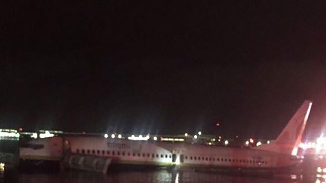 מטוס בואינג 737 נחת בנהר בפלורידה (צילום: AFP)