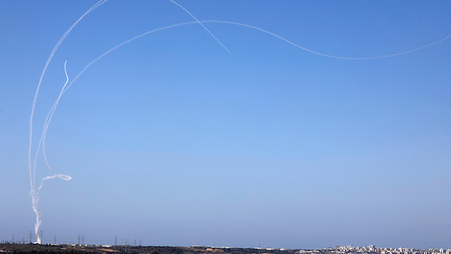 שיגור רקטות (צילום: רויטרס)