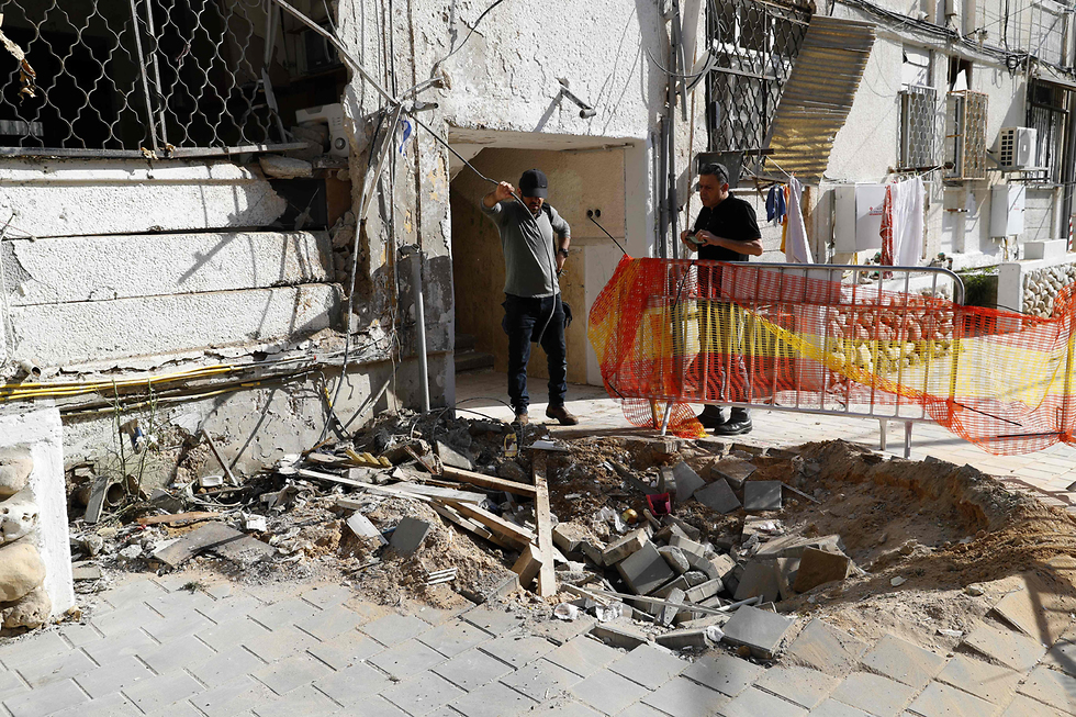 После ракетного обстрела Ашкелона. Фото: AFP