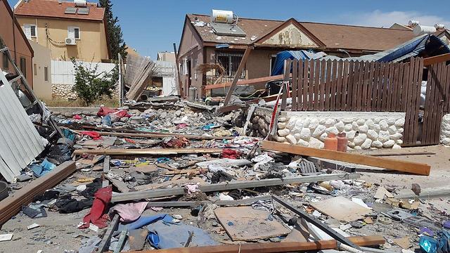 House in Be'er Sheva after a directhit by rocket (Photo: Ilana Curiel)