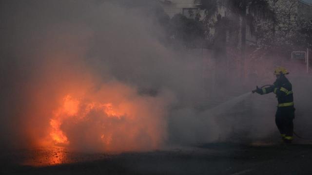 Машина горит в Ашдоде. Фото: Ави Роках