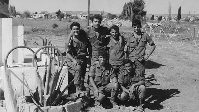 Yossi Dirhali (second left) and his Egoz comrades (Photo: Eli Hadad)