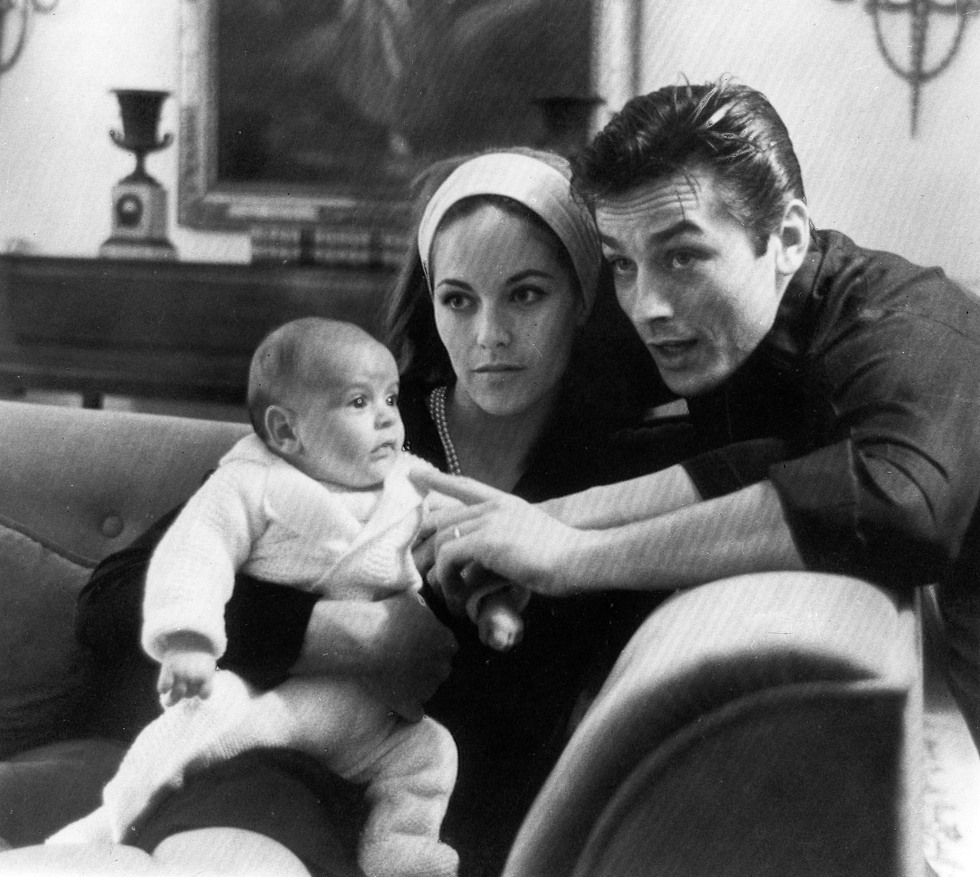אלן דלון, אשתו נטלי ובנם אנתוני (1964) (צילום: AP)