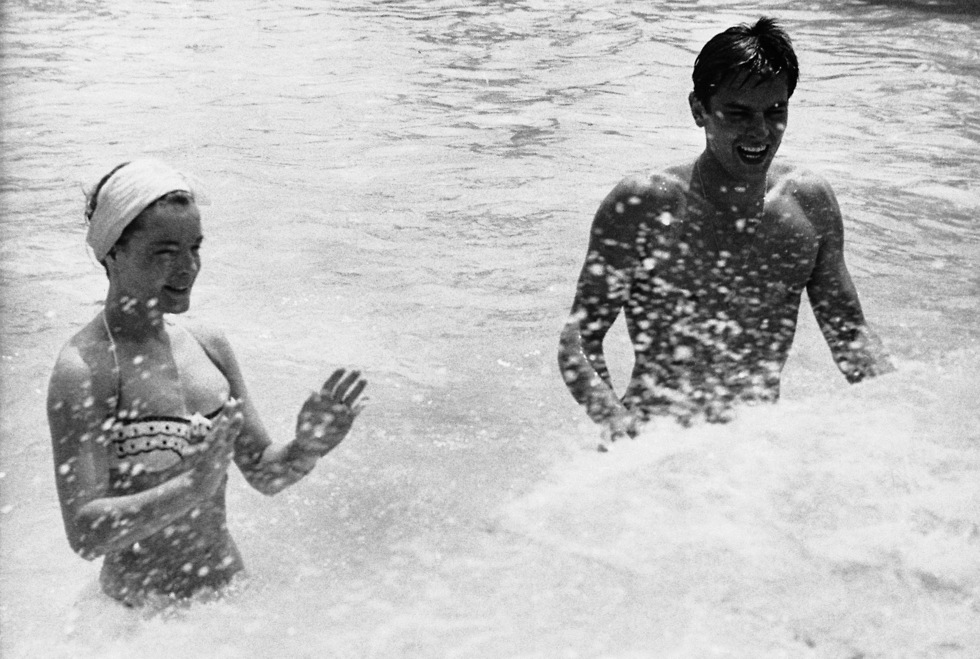 אלן דלון ורומי שניידר מבלים במונטה קרלו (1961) (צילום: AP)