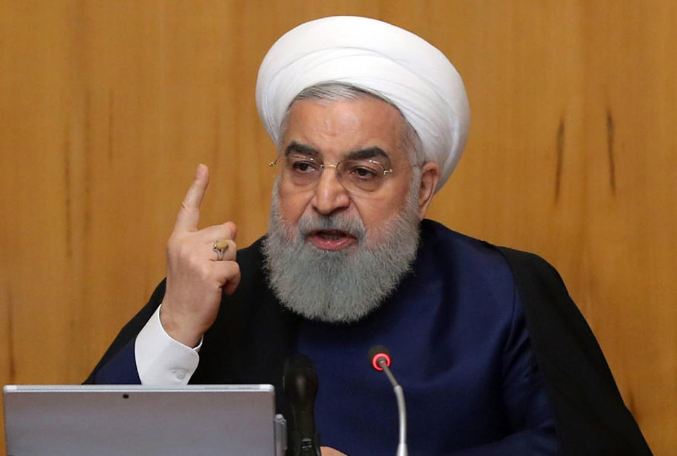  נשיא איראן חסן רוחאני בועידה ממשלתית בטהרן בה החזיר על החלטת המדינה להקטין את מימוש התחייבויותיהם בהסכם הגרעין (צילום: EPA)