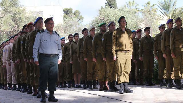 טקס הנשיא ראובן ריבלין עם 120 החיילים המצטיינים בבית הנשיא בירושלים (צילום: אלכס קולומויסקי)