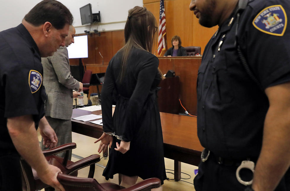 Анаа Сорокина-Делви на оглашении приговора в нью-йоркском суде. Фото: AP